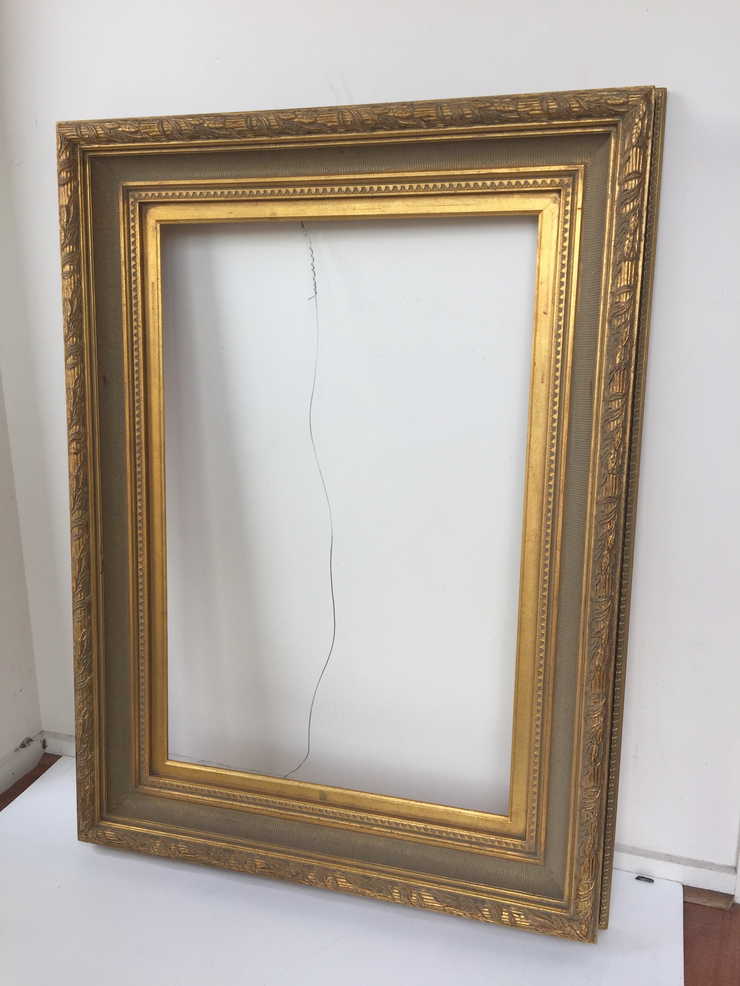 FRAME, Extra Large Gold Gilt - 90 x 120cm